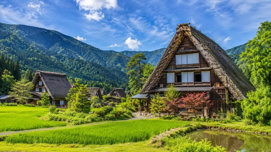 Gassho-Zukuri Farmhouses: Shirakawa-go Architecture and Museums
